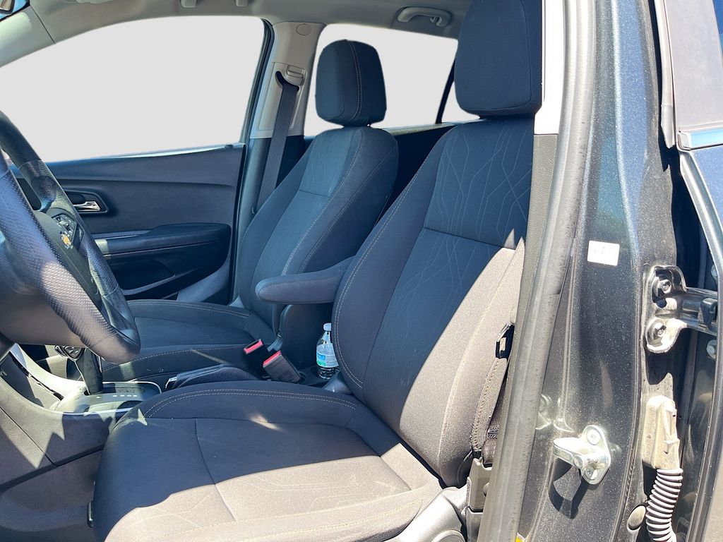 Used 2018 Gray Chevrolet LT image 19