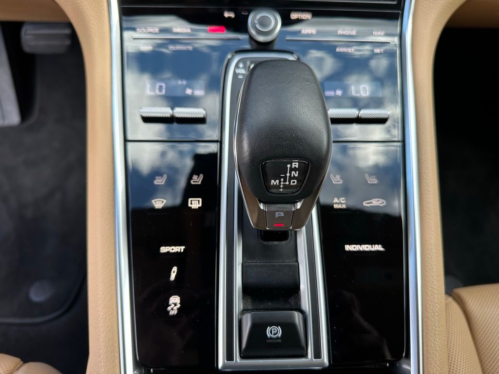 Thumbnail: 2023 Porsche Panamera - 22