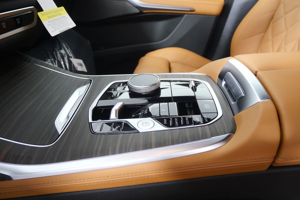 Thumbnail: 2026 BMW X7 - 24