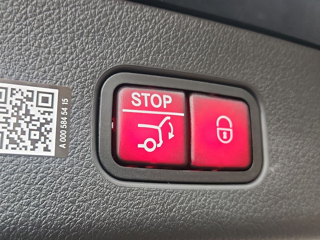 Thumbnail: 2025 Mercedes-Benz GLC - 28