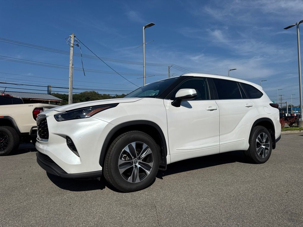 Pearl 2024 Toyota Highlander SUV / Crossover All-Wheel Drive 8-Speed Automatic