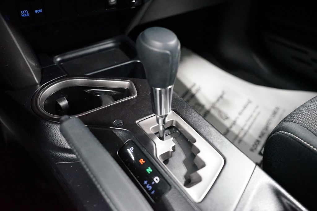 Thumbnail: 2018 Toyota RAV4 - 21