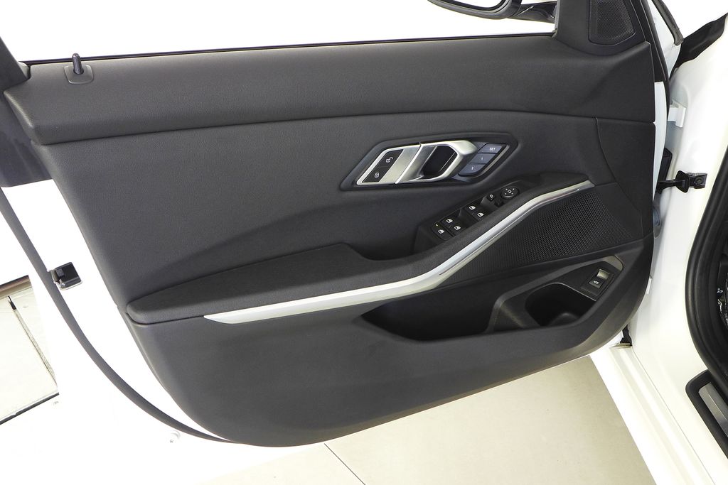 Thumbnail: 2021 BMW 3 Series - 11