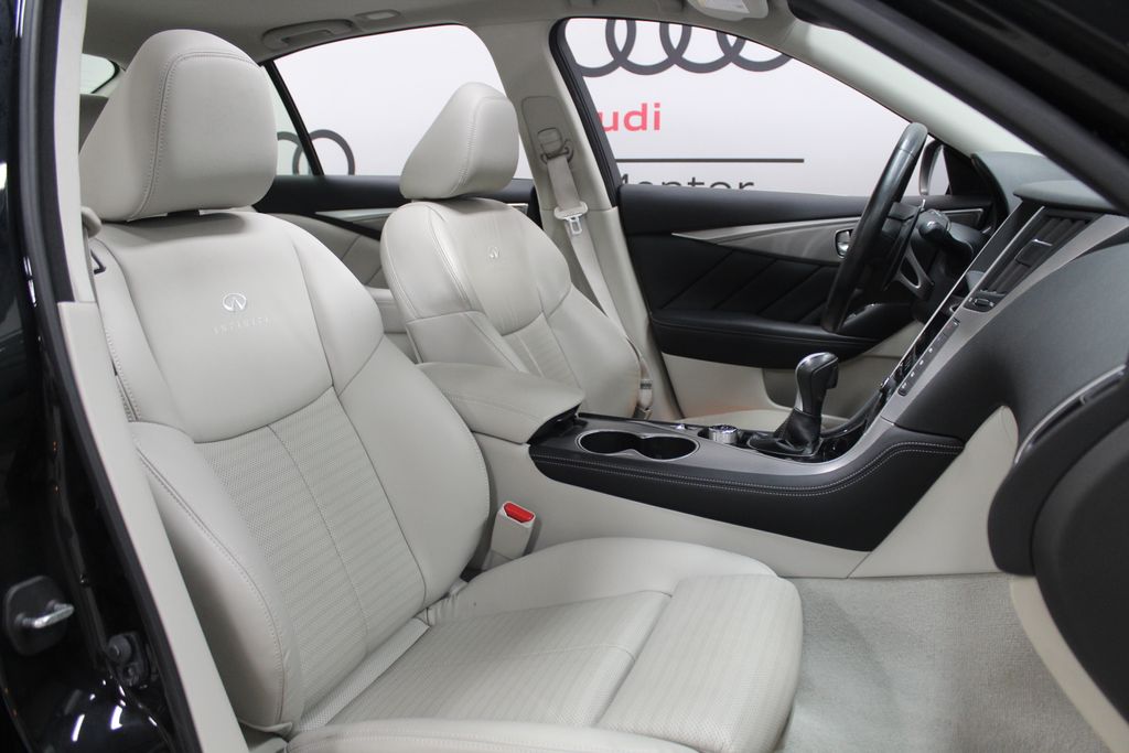 Thumbnail: 2014 INFINITI Q50 - 24