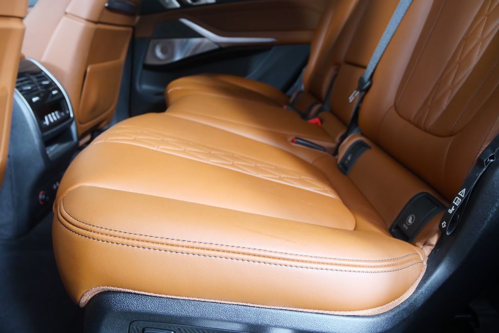 Thumbnail: 2024 BMW X7 - 14