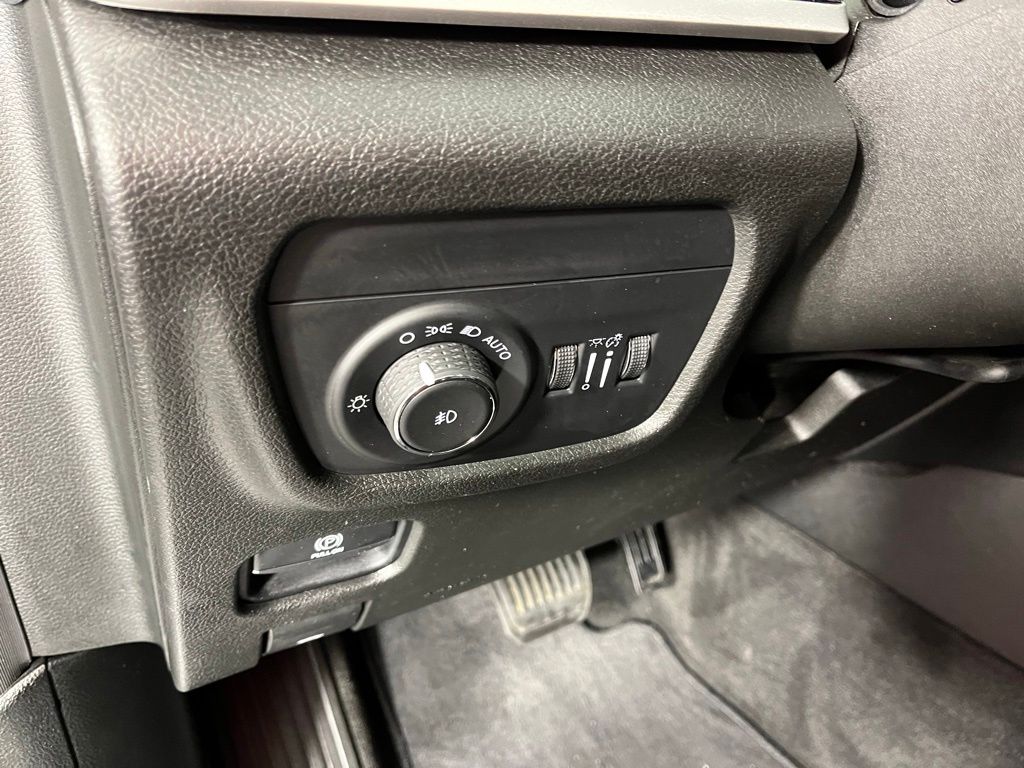 Thumbnail: 2021 Jeep Grand Cherokee L - 28