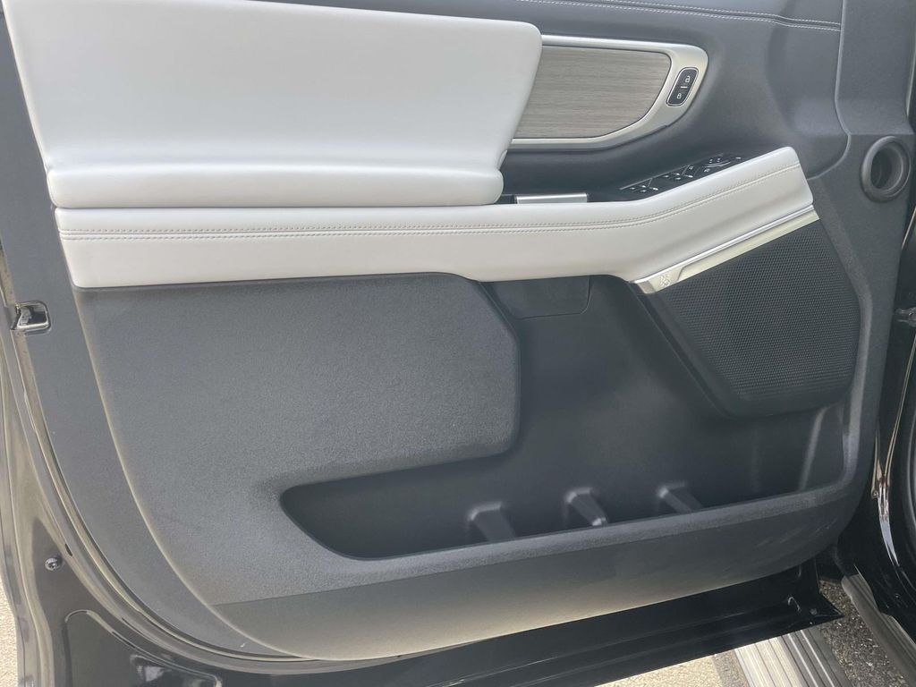 Used 2025 Ford Expedition Platinum 4D Sport Utility