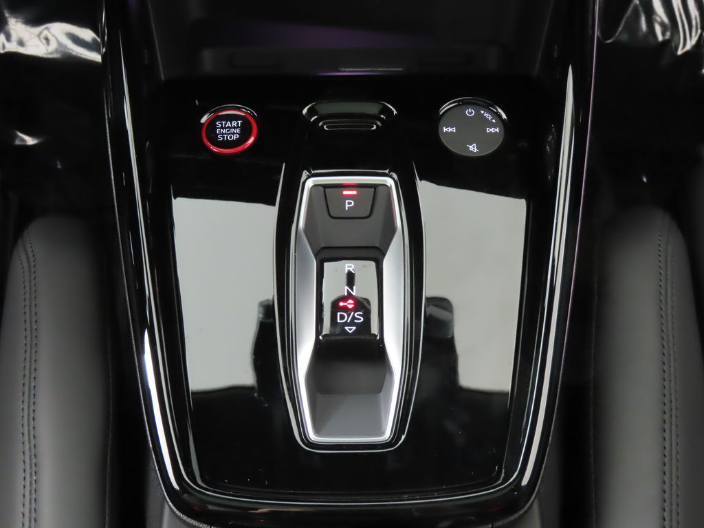 Thumbnail: 2026 Audi RS 3 - 21