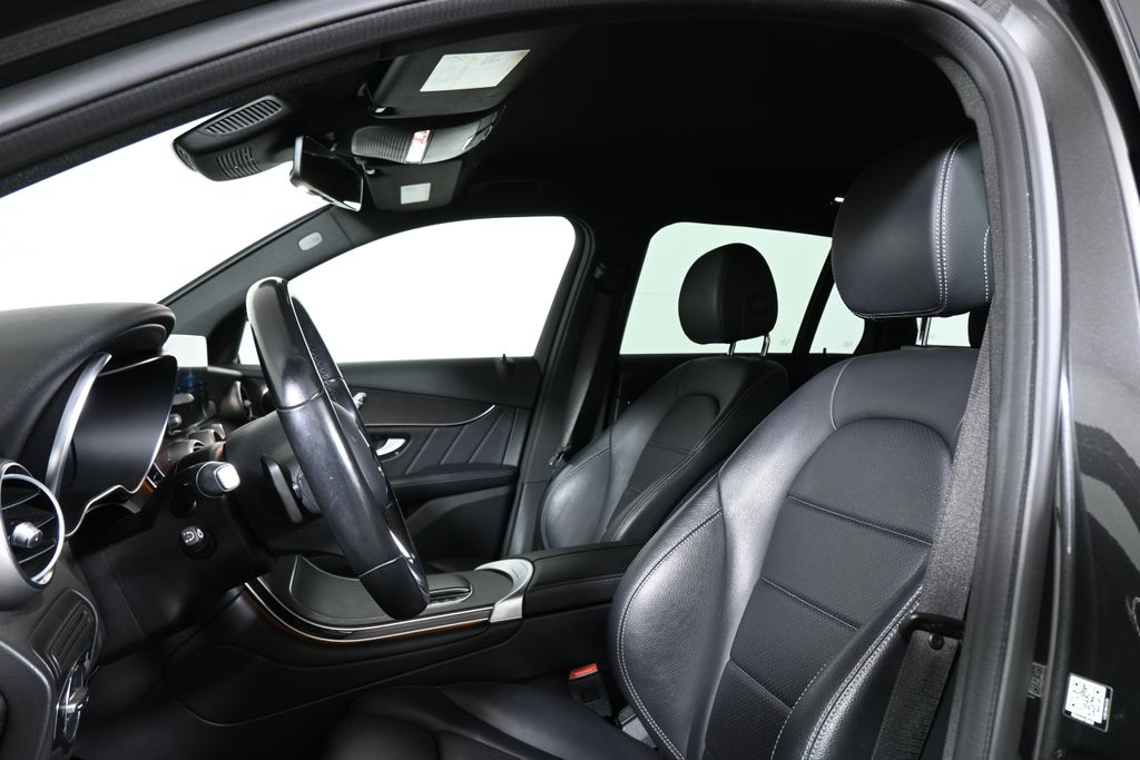 Thumbnail: 2022 Mercedes-Benz GLC - 14