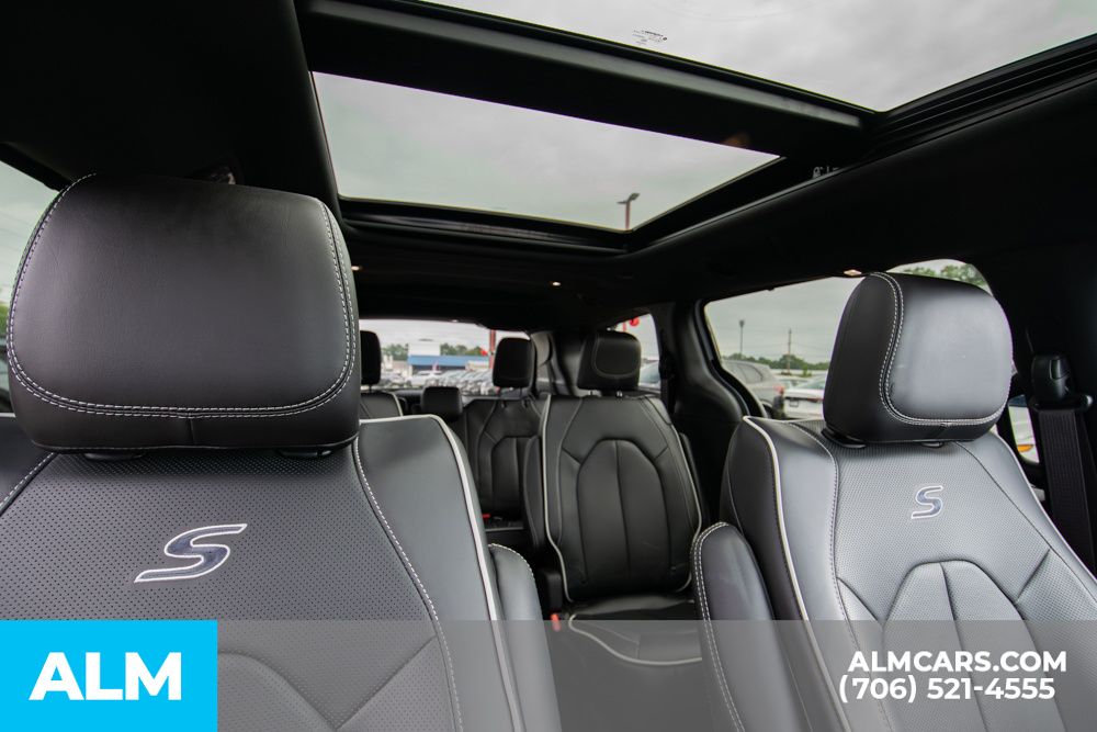 2024 Chrysler Pacifica Limited photo 16
