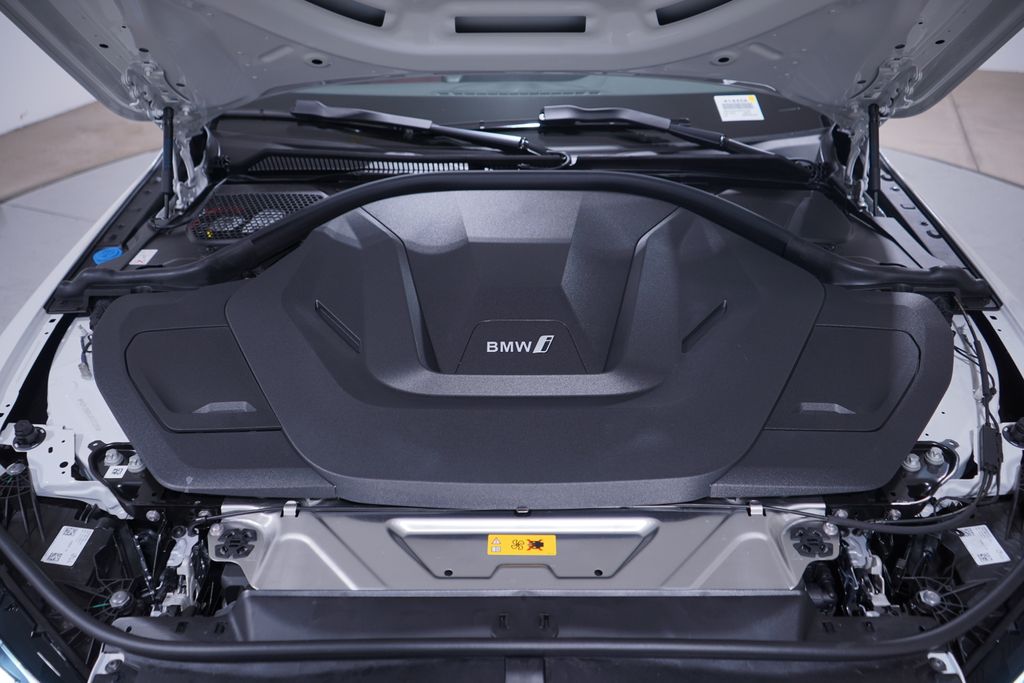 Thumbnail: 2025 BMW i4 - 14