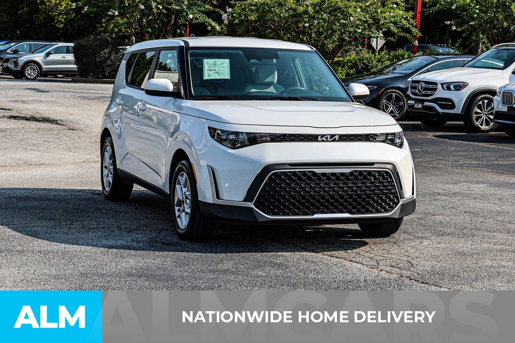 Used 2025 White Kia LX image 4