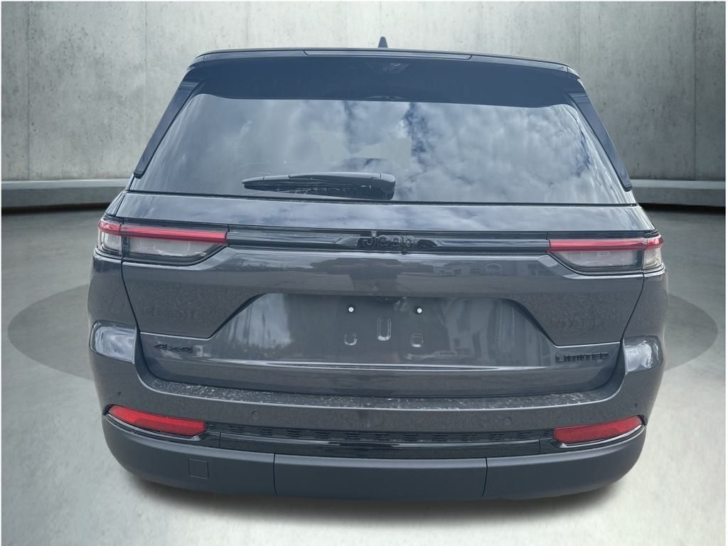 2025 Jeep Grand Cherokee Limited photo 4