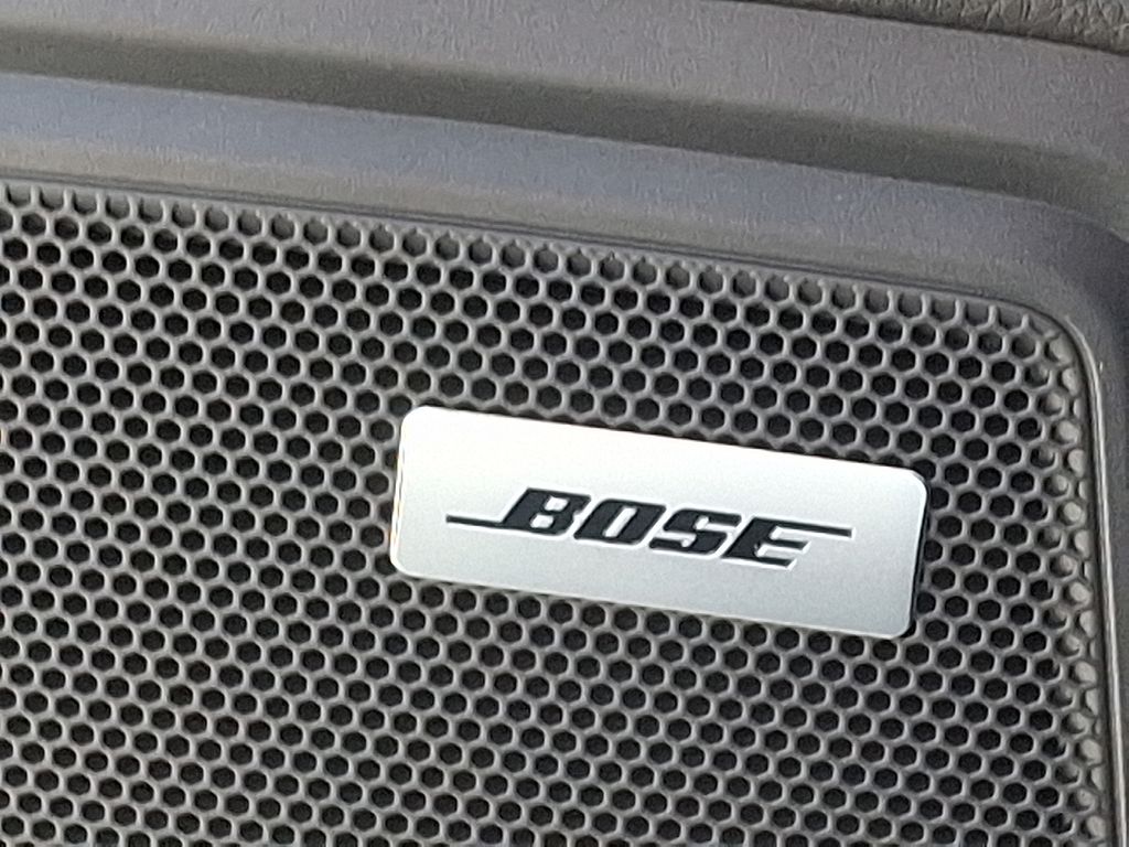 Thumbnail: 2026 Porsche Macan - 23