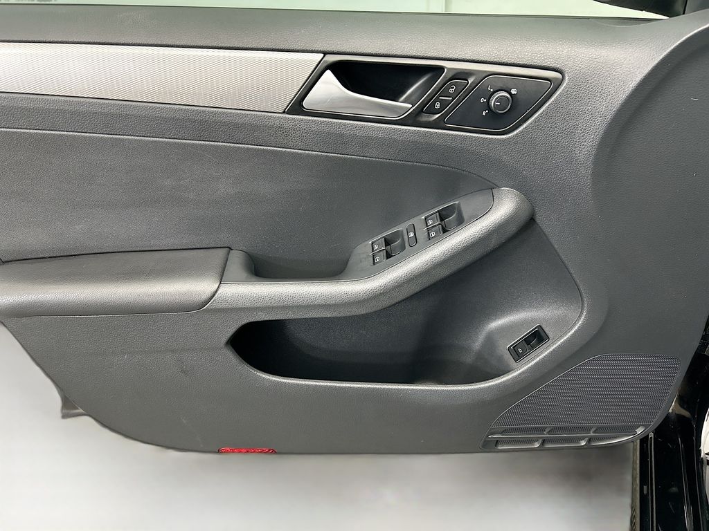 Thumbnail: 2018 Volkswagen Jetta - 22