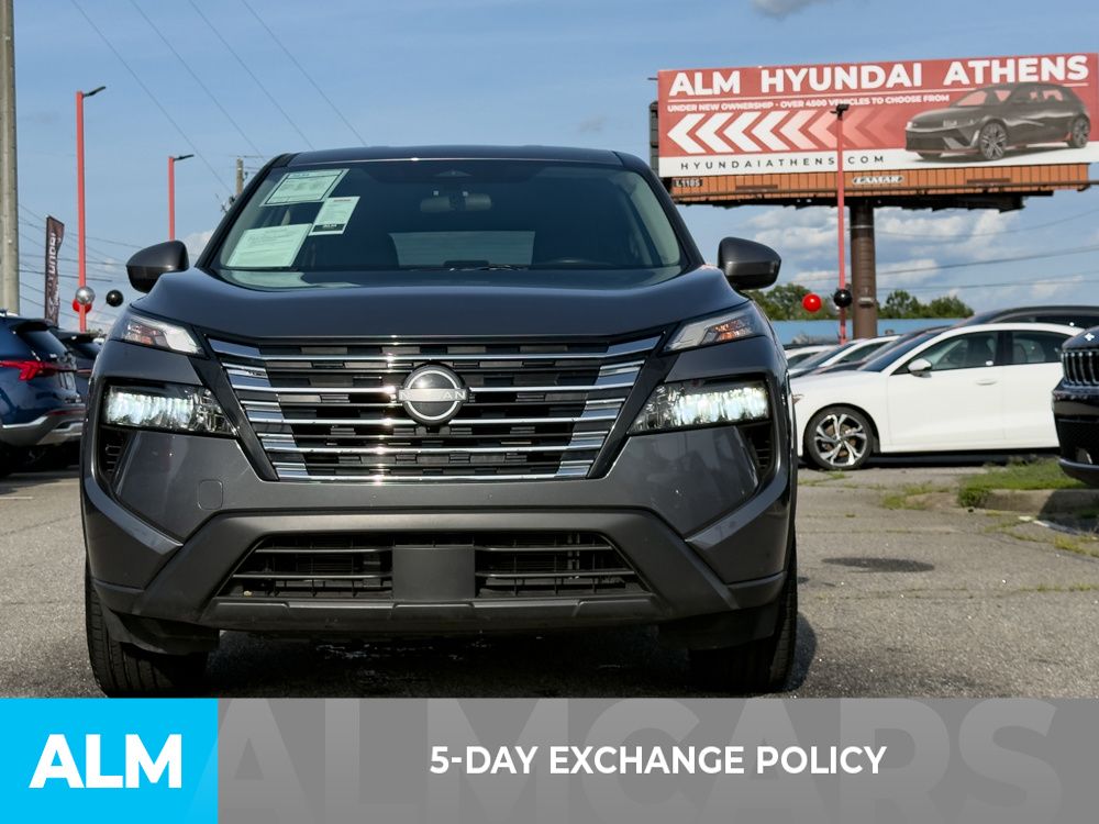Used 2025 Gray Nissan SV image 3