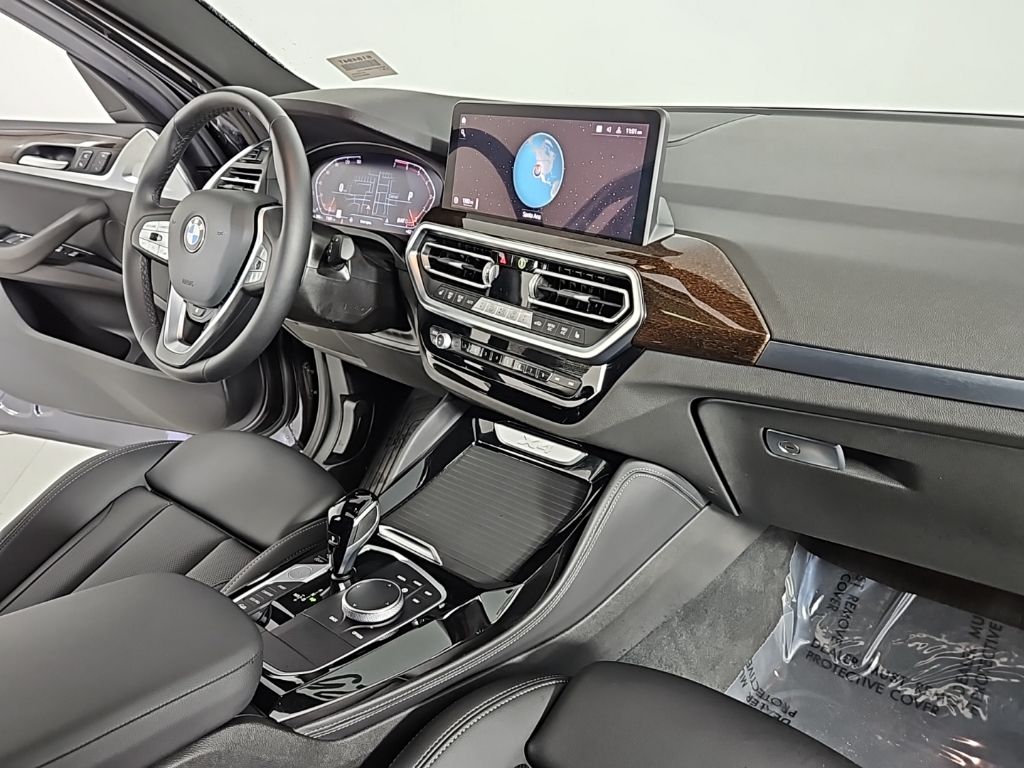 Thumbnail: 2025 BMW X4 - 13