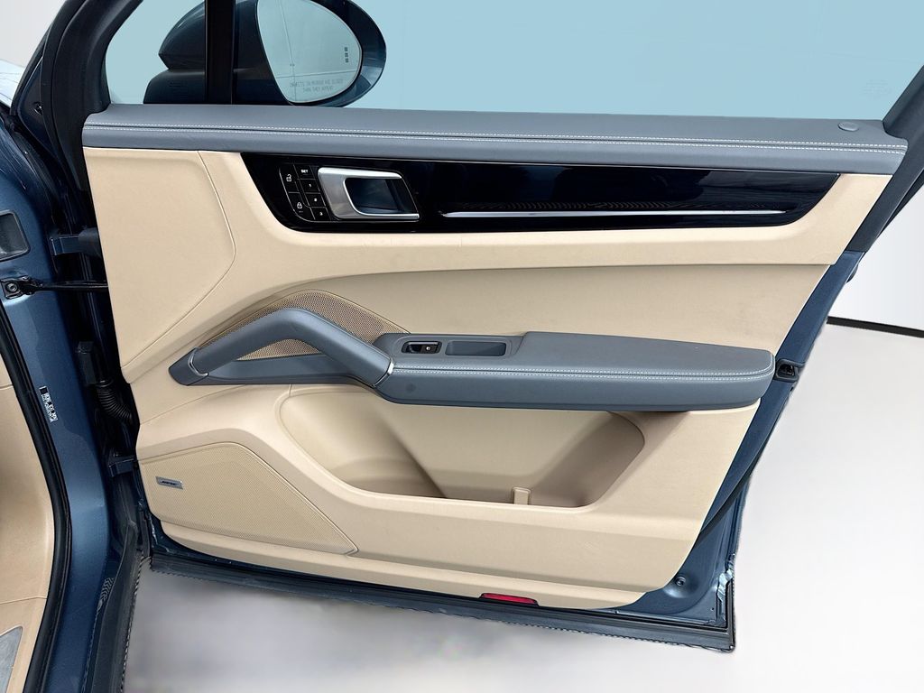 Thumbnail: 2019 Porsche Cayenne - 26