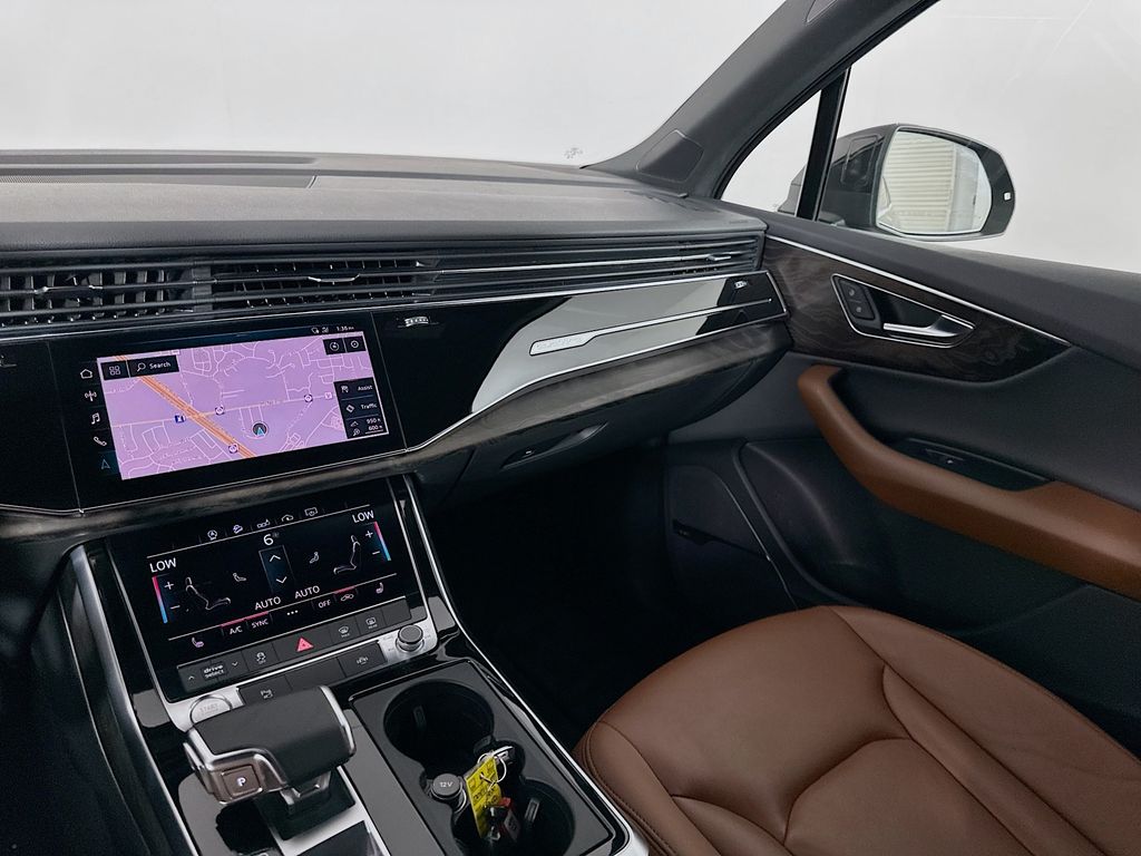 Thumbnail: 2020 Audi Q7 - 24