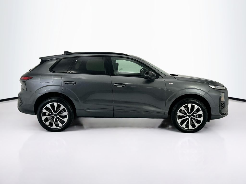 Thumbnail: 2026 Audi Q3 - 4