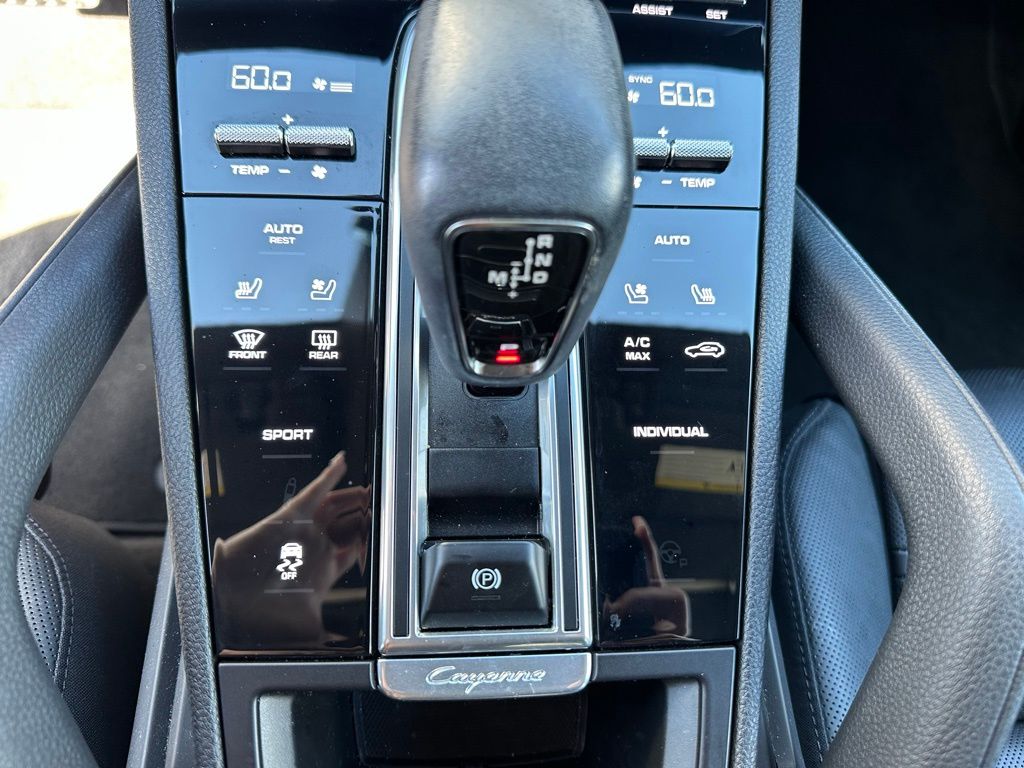 Thumbnail: 2022 Porsche Cayenne - 26