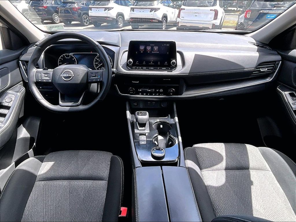 2025 Nissan Rogue — photo 21