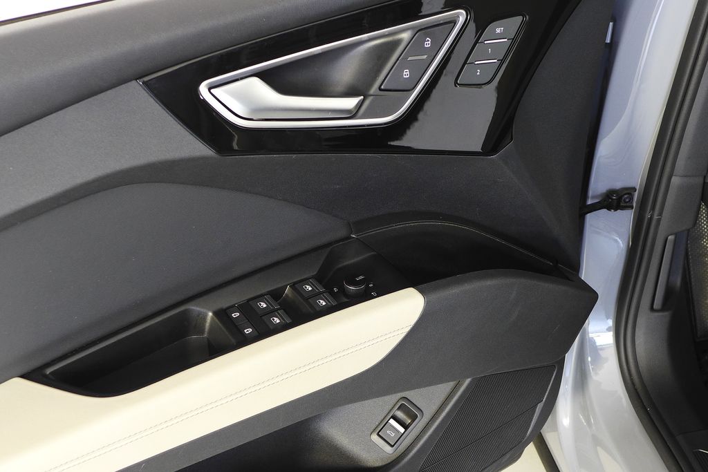 Thumbnail: 2023 Audi Q4 e-tron - 12
