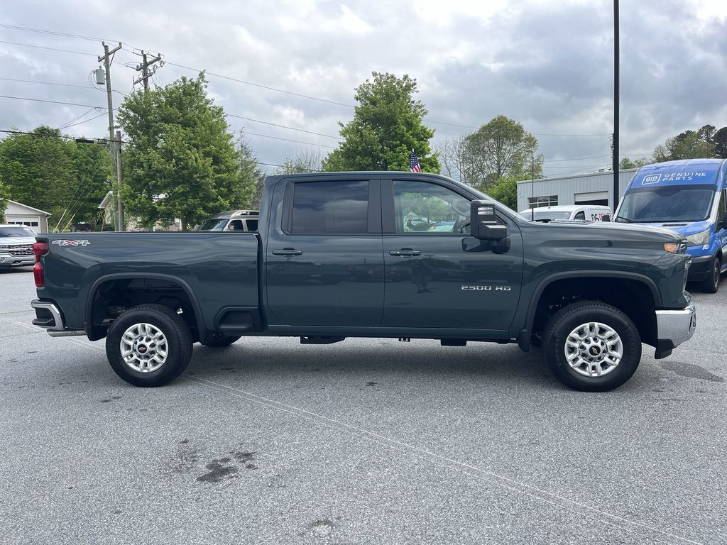 2025 Chevrolet Silverado 2500HD LT photo