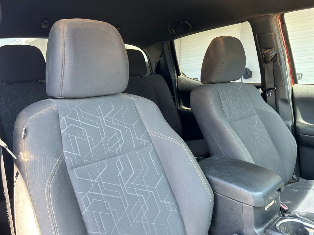 Used 2016  Toyota  image 12