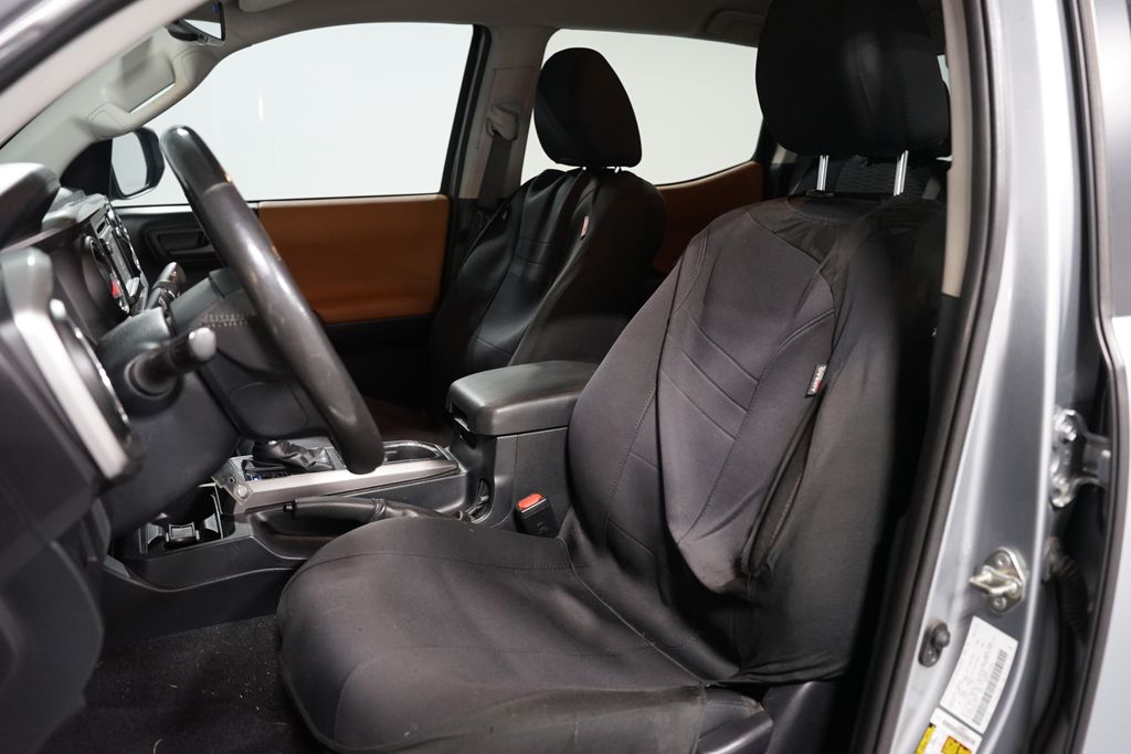 Thumbnail: 2019 Toyota Tacoma - 6