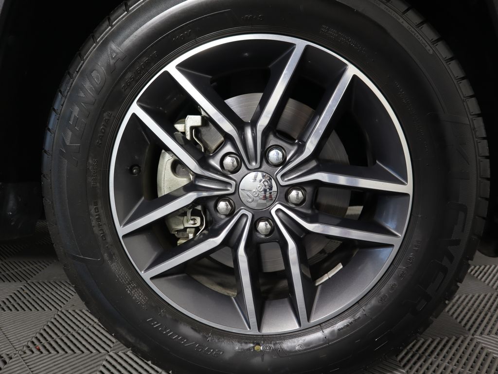 Thumbnail: 2018 Jeep Grand Cherokee - 31