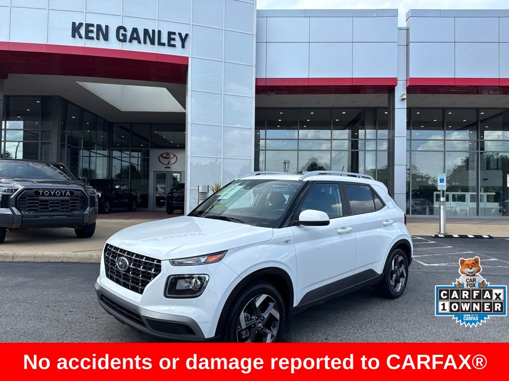 Lunar White 2026 Hyundai Venue SUV / Crossover Front-Wheel Drive Continuously Variable Transmission