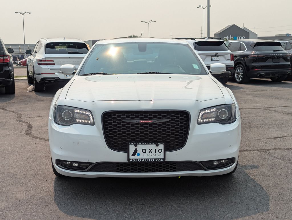 2022 Chrysler 300 S 10