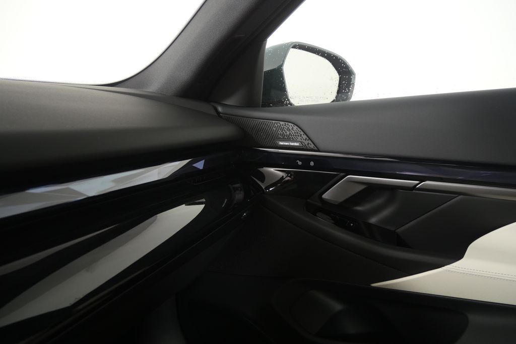 Thumbnail: 2026 BMW i5 - 24