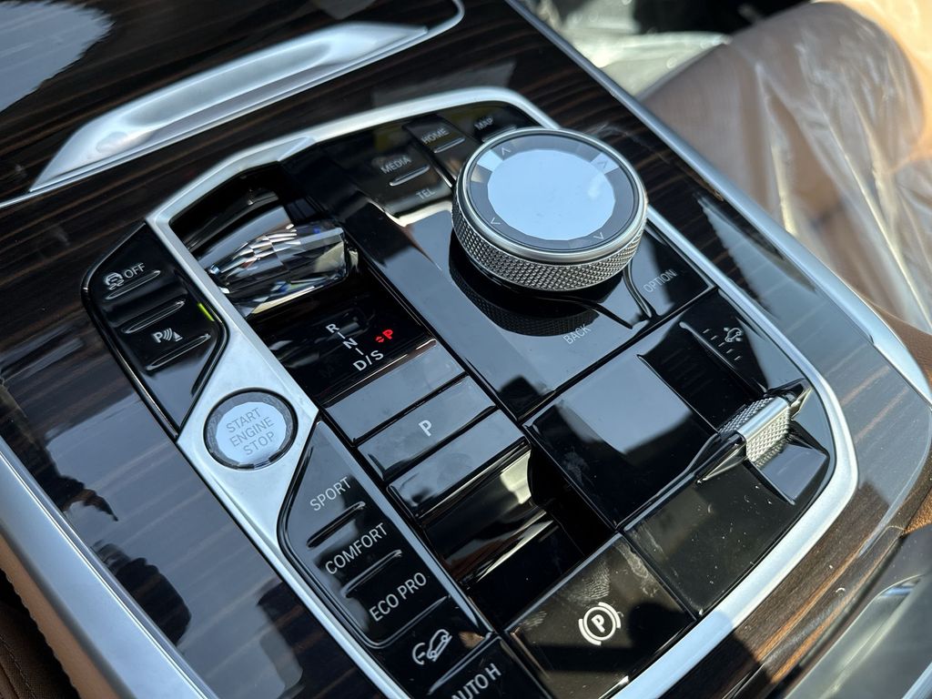 Thumbnail: 2027 BMW X7 - 20