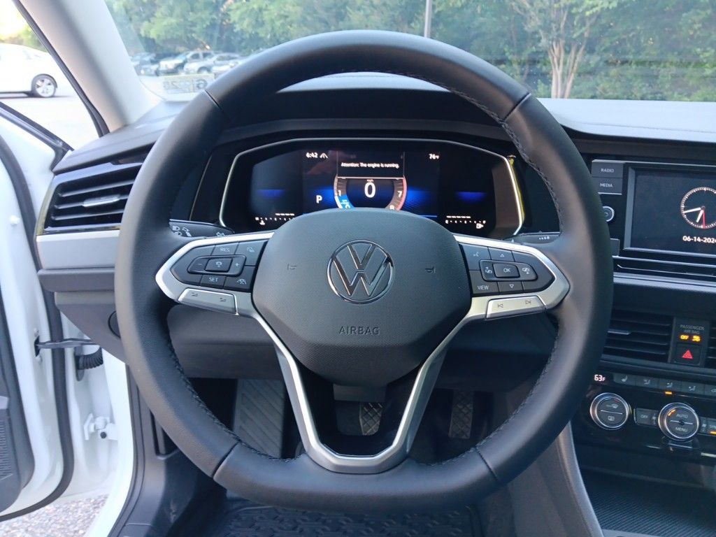 2024 Volkswagen Jetta 1.5T SE 14