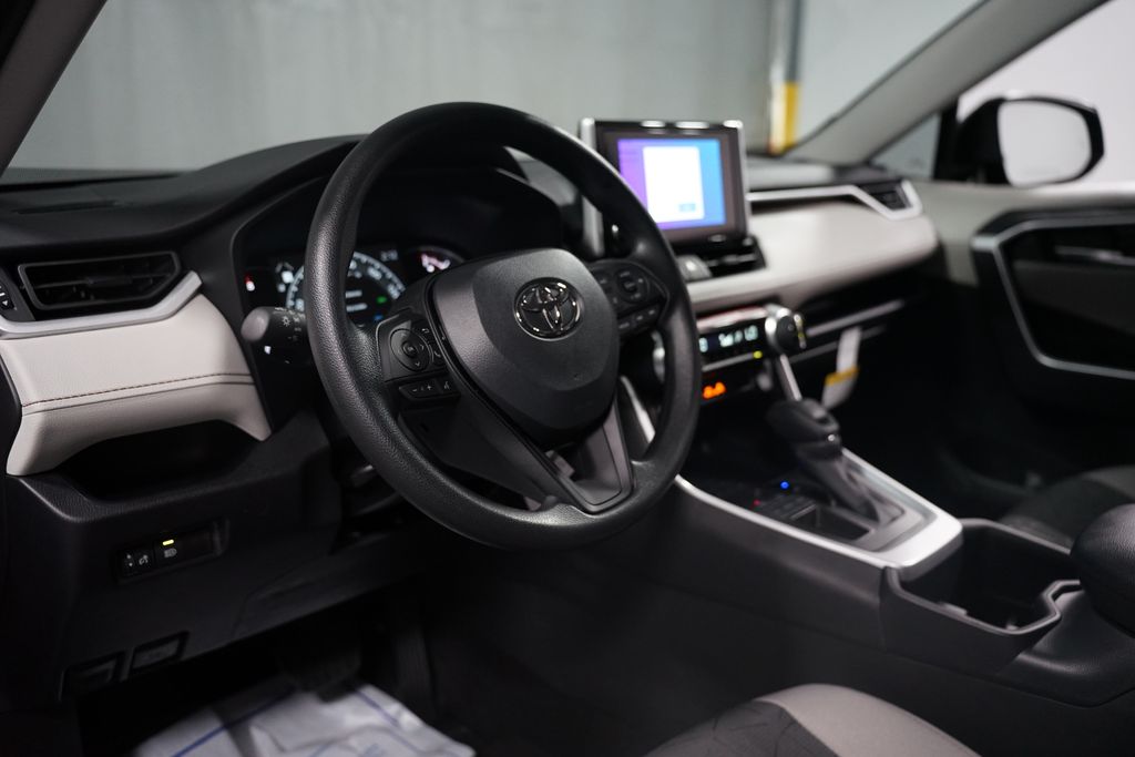 Thumbnail: 2025 Toyota RAV4 - 16