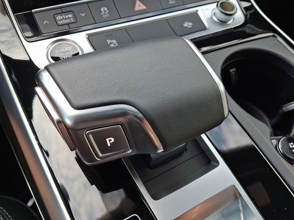Thumbnail: 2026 Audi Q7 - 16
