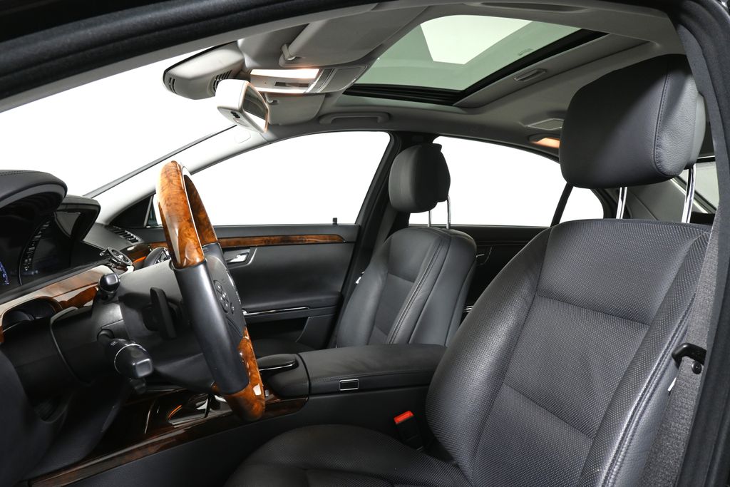 2010 Mercedes-Benz S-Class S 550 14