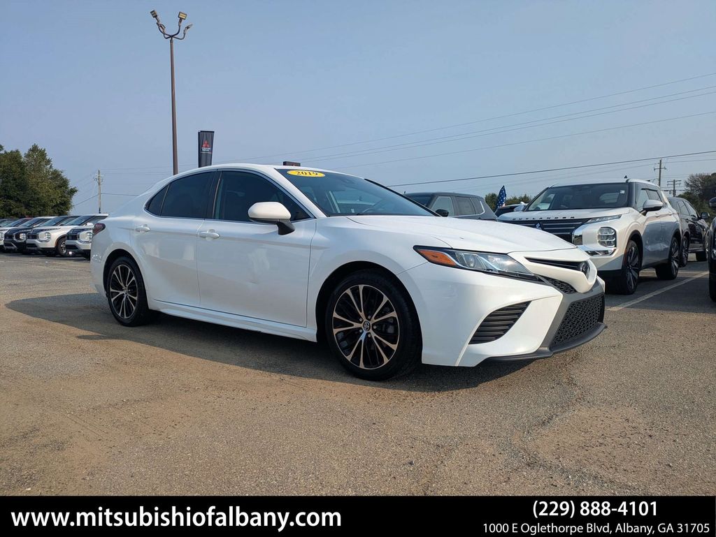 2019 Toyota Camry SE
