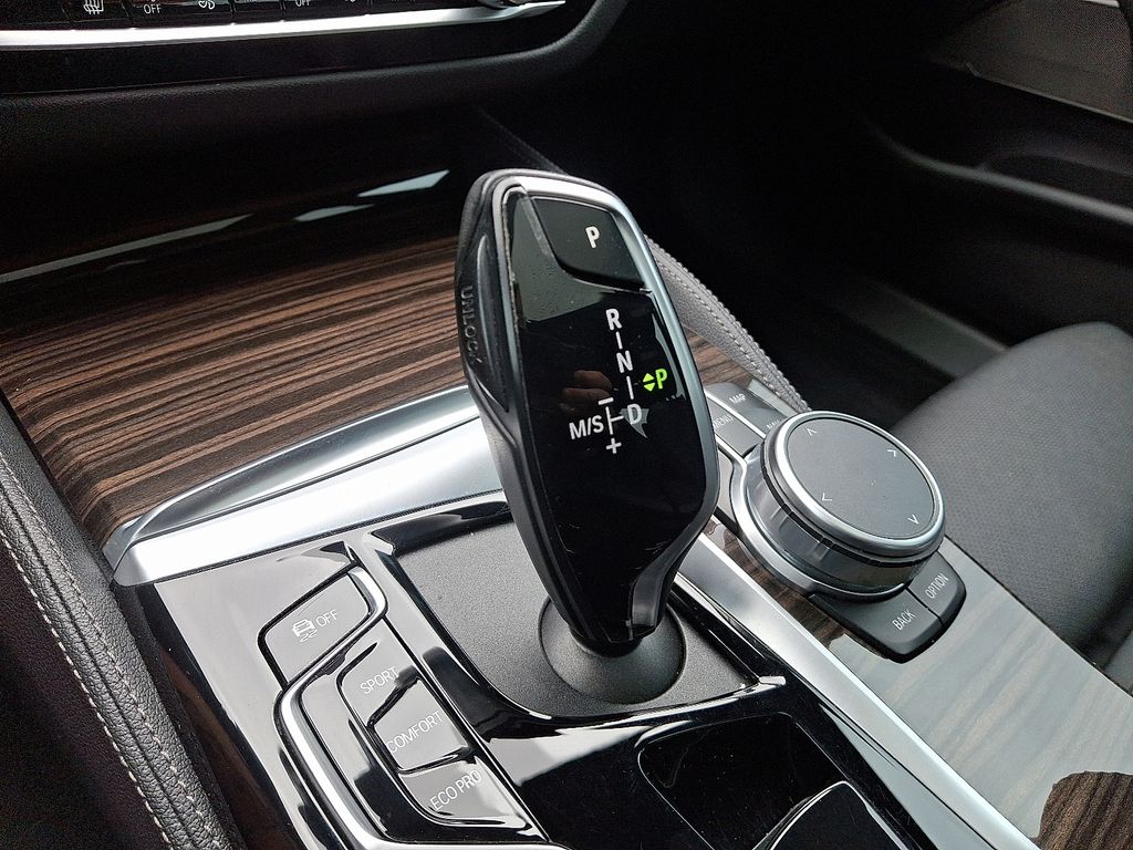 Thumbnail: 2021 BMW 5 Series - 16