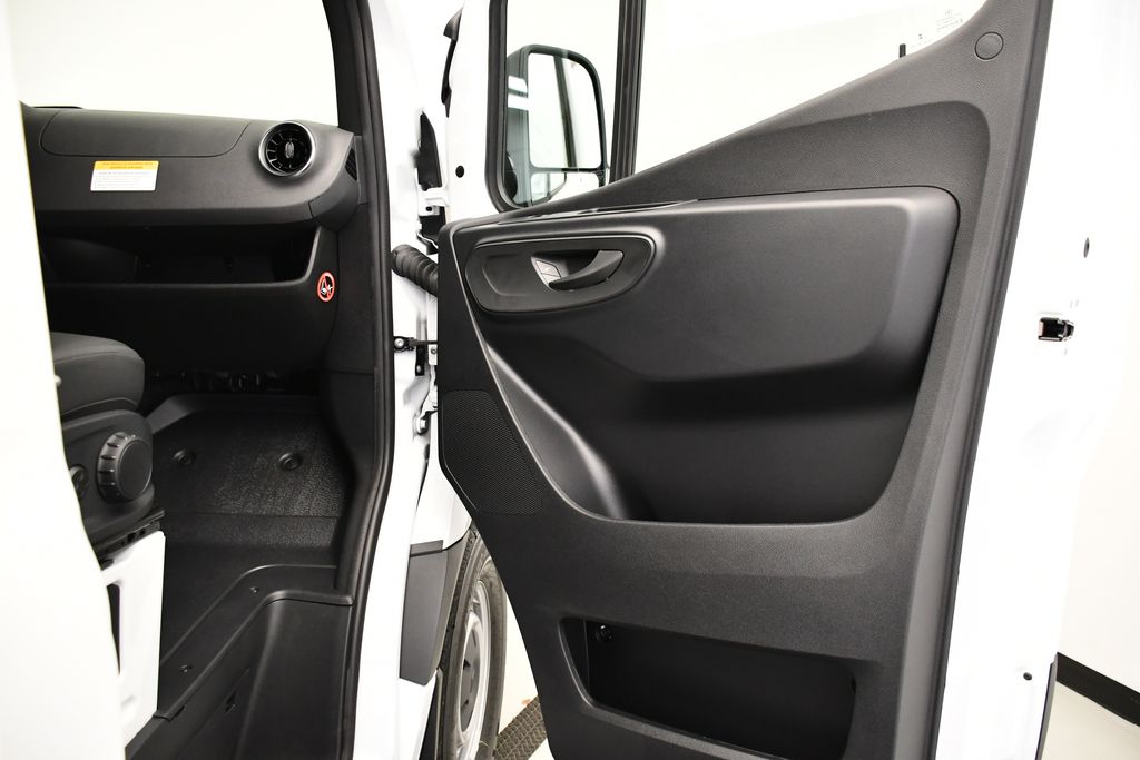 Thumbnail: 2025 Mercedes-Benz Sprinter - 26