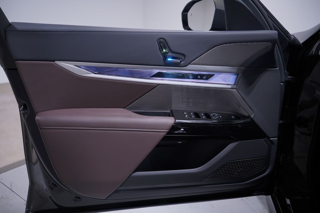 Thumbnail: 2026 BMW 7 Series - 12