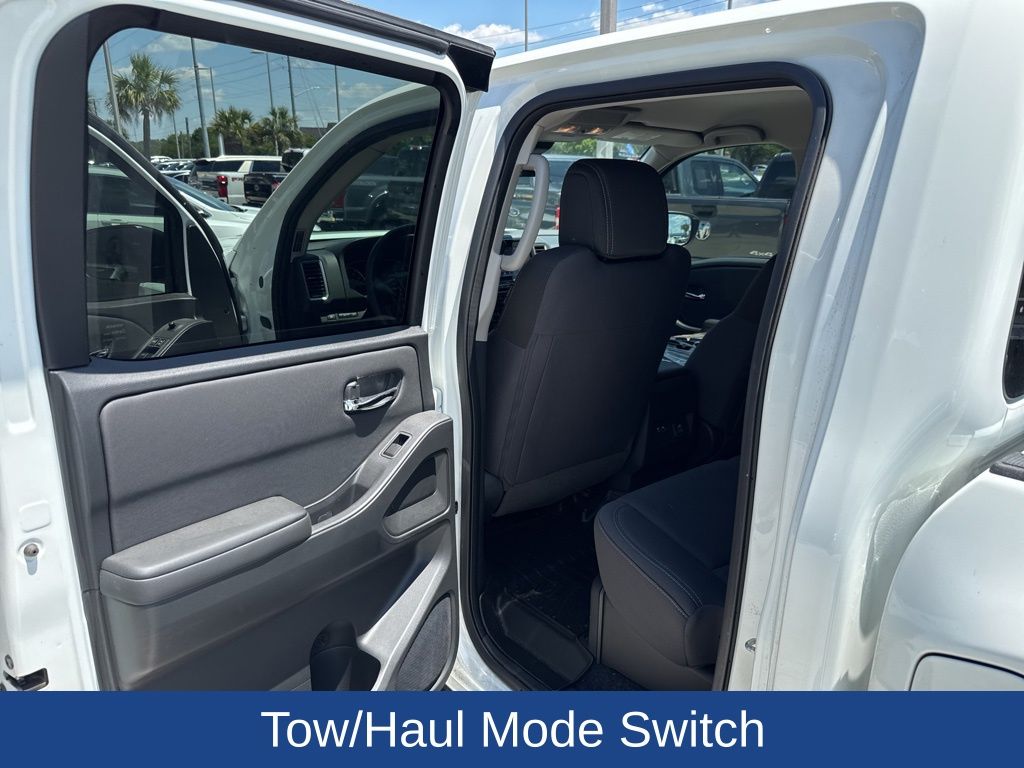 2024 Nissan Frontier SV