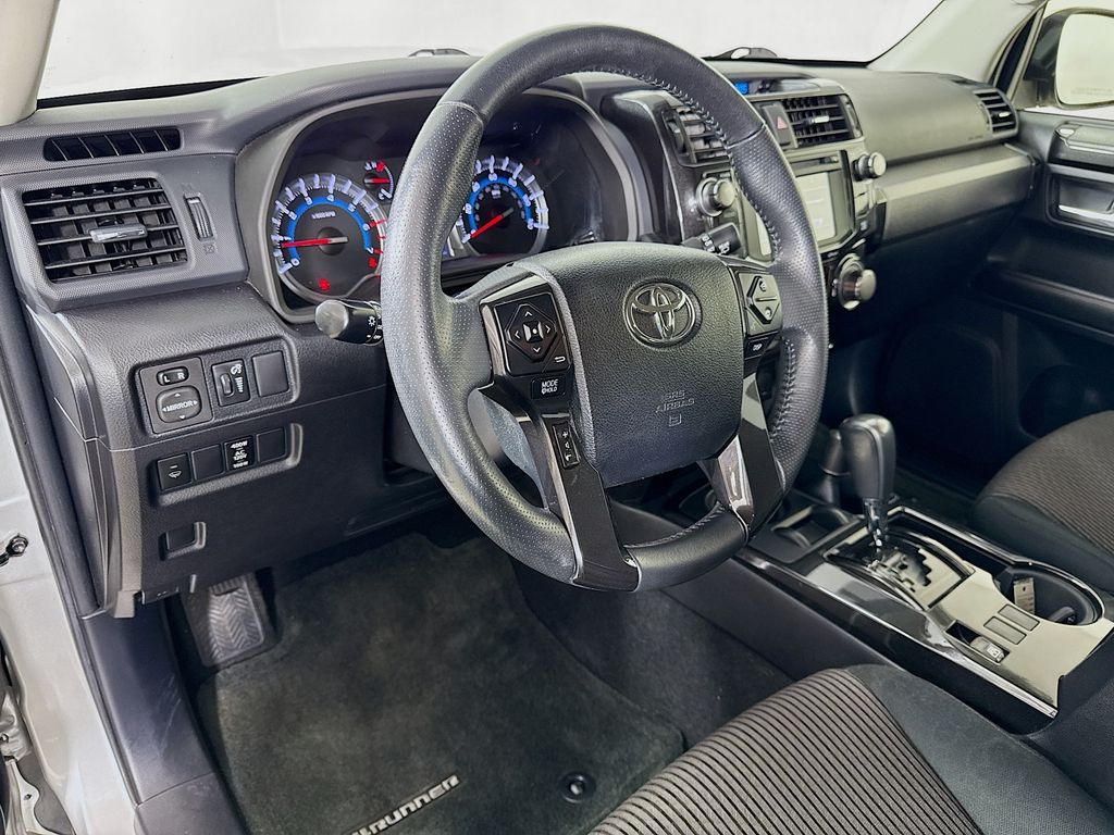 Thumbnail: 2014 Toyota 4Runner - 9