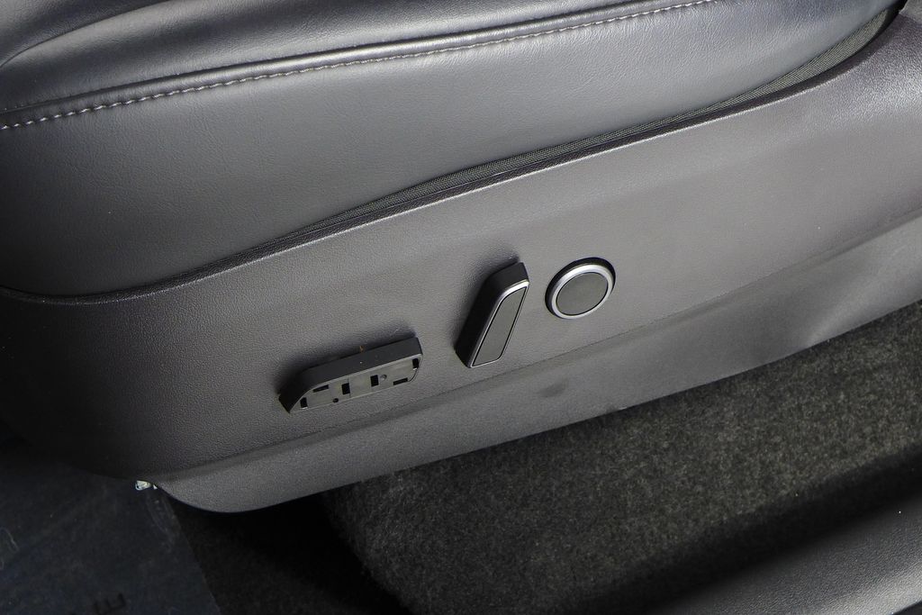 Thumbnail: 2022 Tesla Model Y - 22