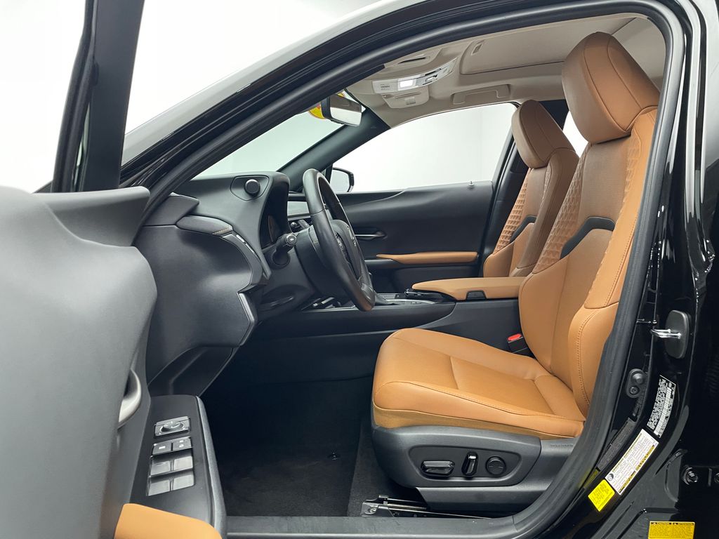 Thumbnail: 2021 Lexus UX - 12