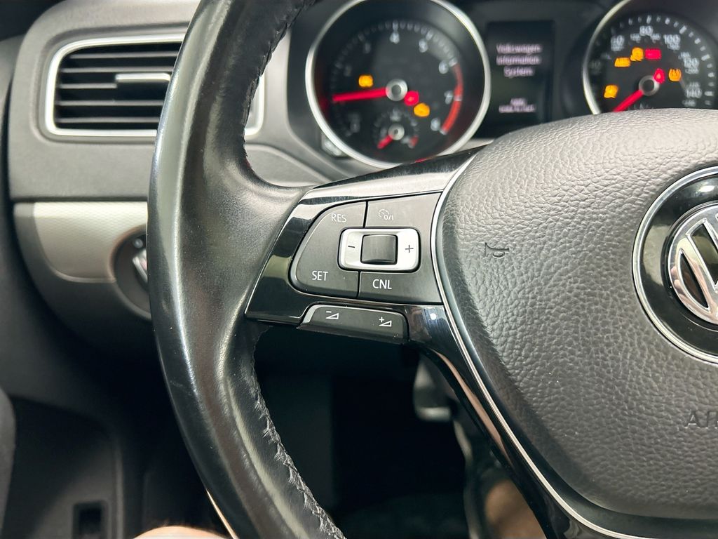 Thumbnail: 2018 Volkswagen Jetta - 11