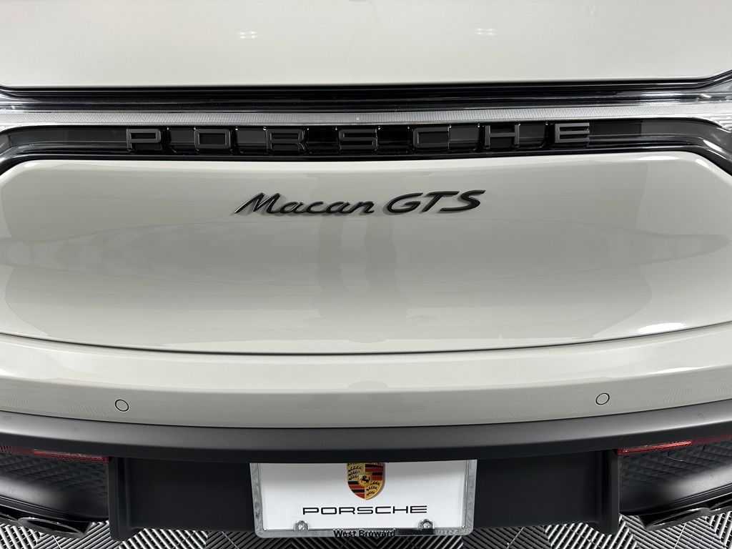 Thumbnail: 2026 Porsche Macan - 14