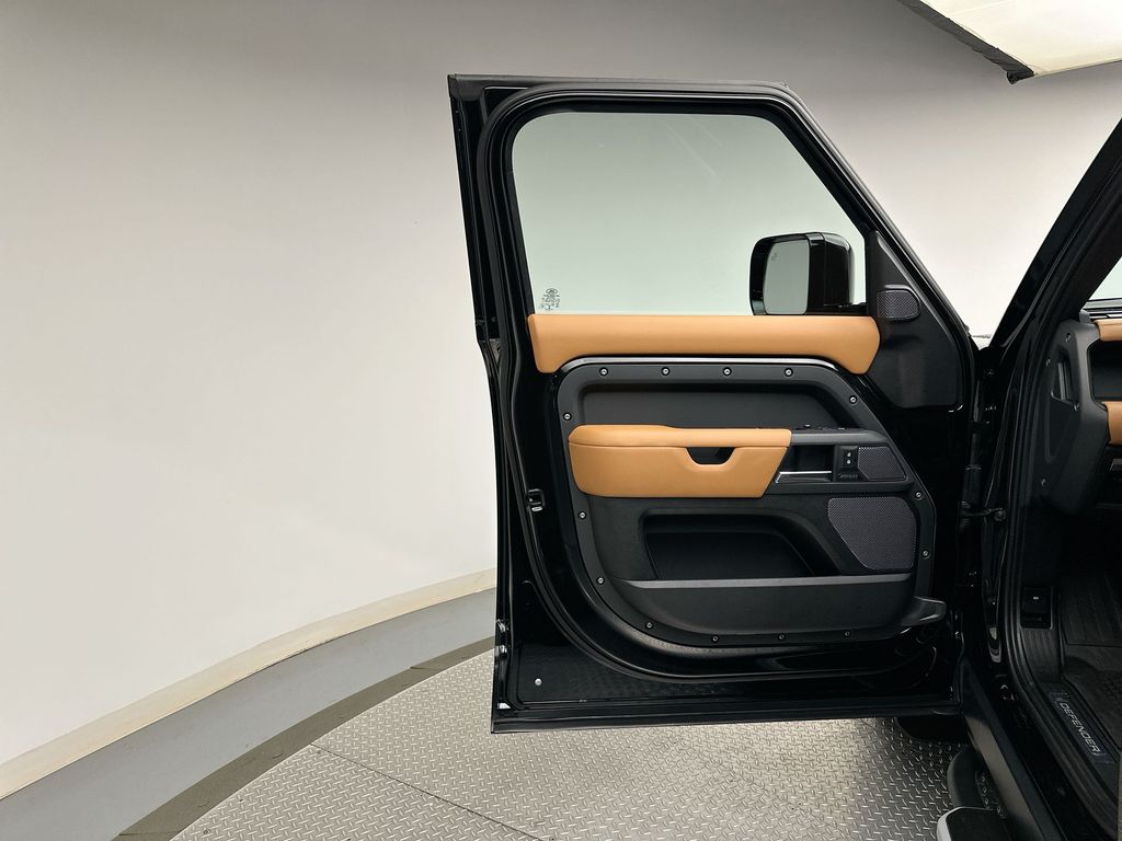 Thumbnail: 2021 Land Rover Defender - 9